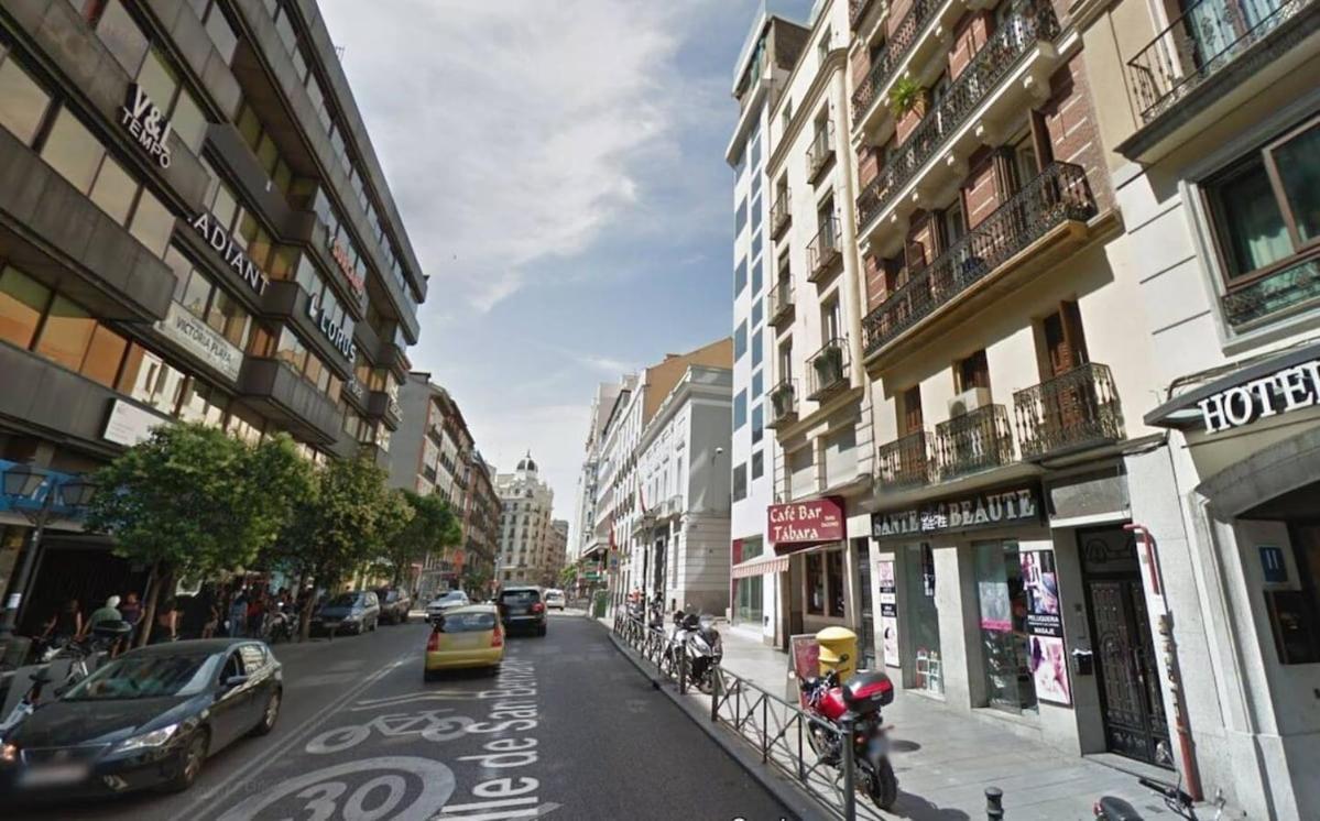 AmazINN Places Gran Via IV Madrid Exterior foto